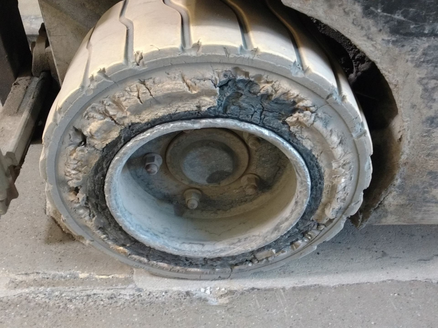 Defekte Reifen Aufgrund unsachgemäßem Umgang